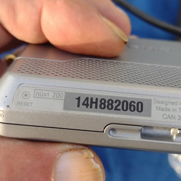 Garmin Nuvi 200 - Picture 2 of 2